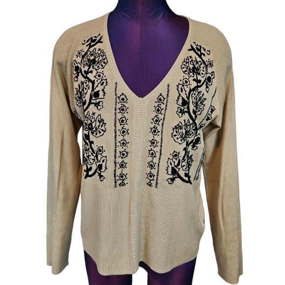 BCBGMaxazaria Beige Silk Blend V-Neck Sweater Black Floral Embroidery Medium - Picture 9 of 9